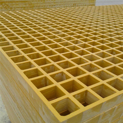 玻璃鋼格柵蓋板與玻璃鋼格柵板 特性、區(qū)別與應(yīng)用